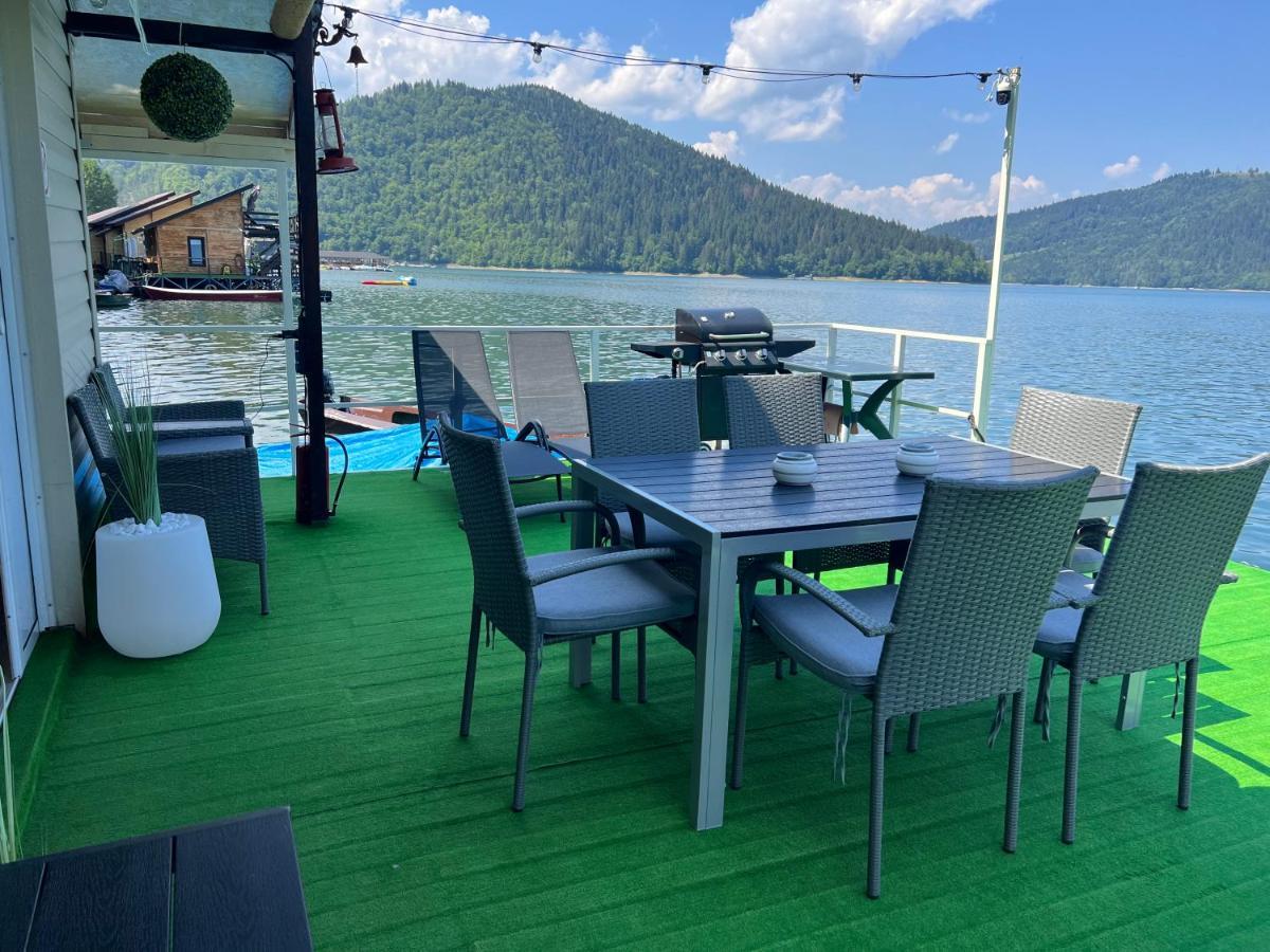 Casa Pe Lac Bicaz Exteriör bild